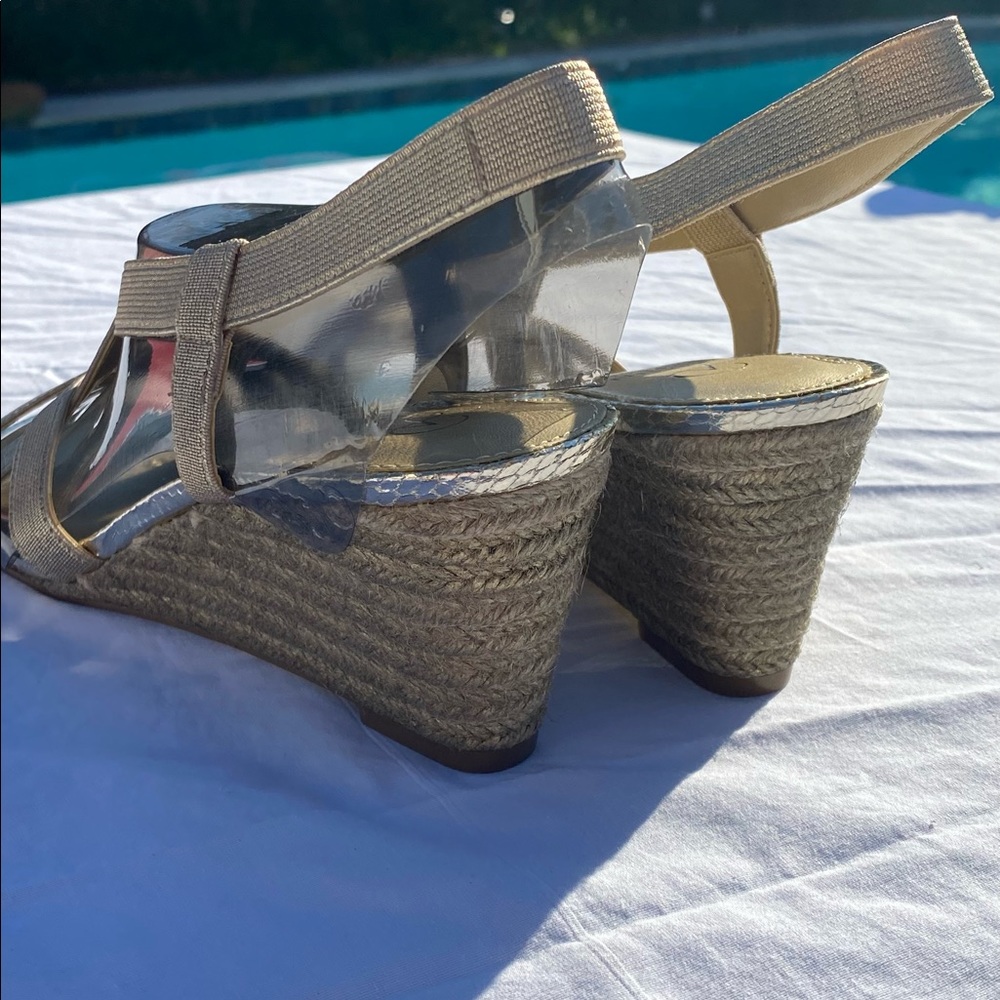 NWT Adrianna Papell Alba Platino Metallic gold and tan wedges / 9.5 / Inc. box - Picture 5 of 16